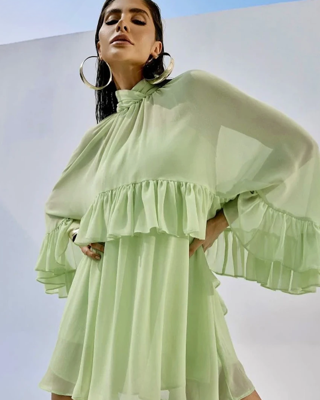 Vestido corto elegante - Manga larga plisada