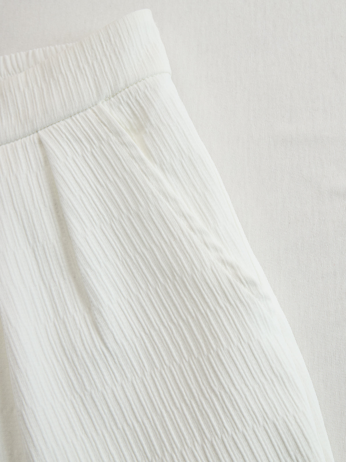 Creamy White Textured Lantern Sleeve Set