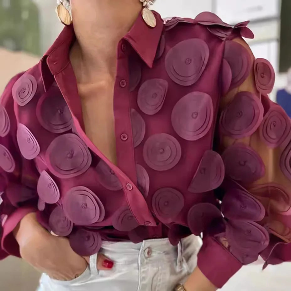 Camisa Elegance Bloom con flores tridimensionales