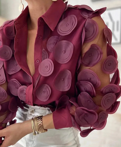 Camisa Elegance Bloom con flores tridimensionales