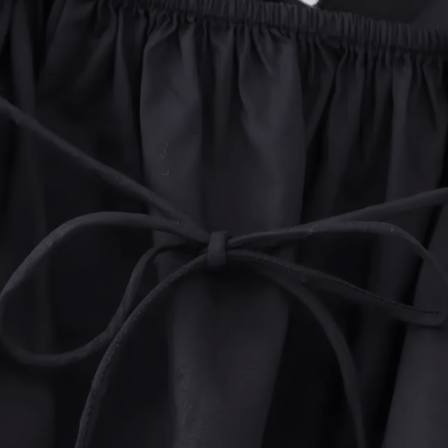 Cropped Lotus Black